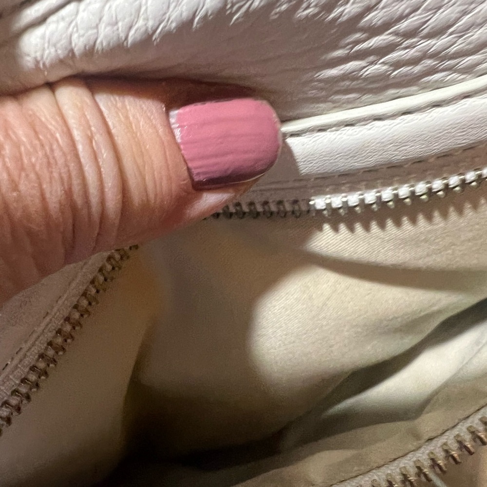 Calvin Klein Cream Shoulder Bag with Elegant Design - Picture 5 of 12